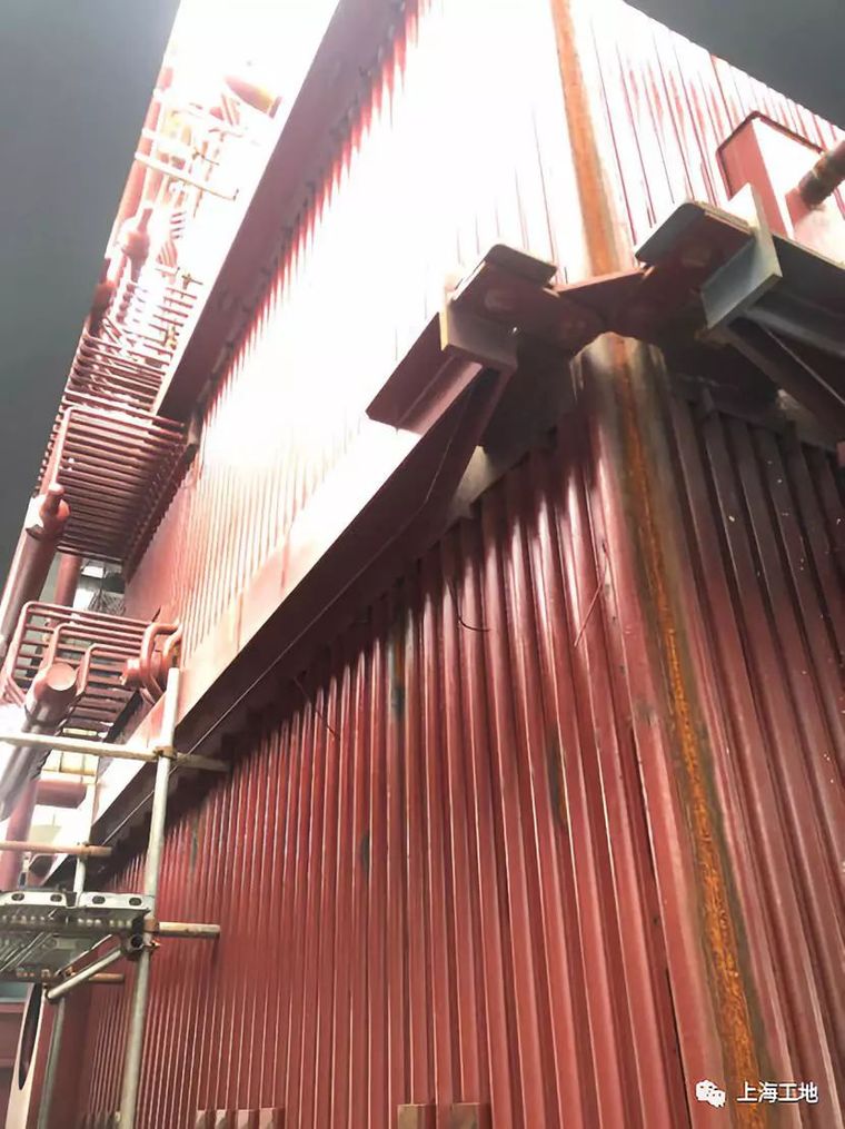 焊接好的水冷壁