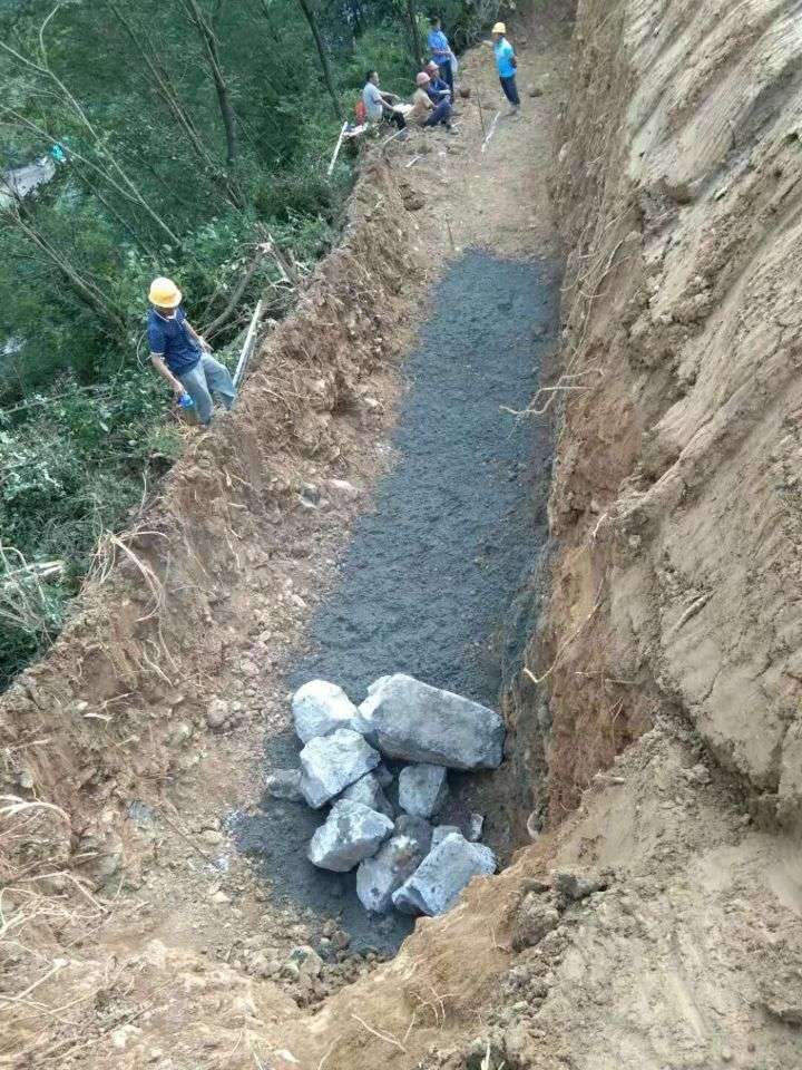 基础换填地基承载力资料下载-挡墙地基承载力不足