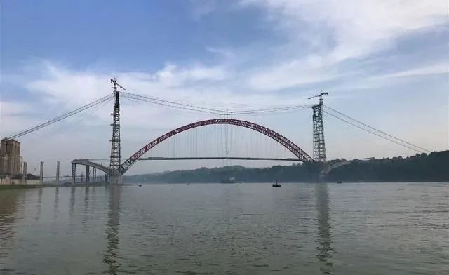 50m下承式系杆拱桥资料下载-世界最大跨径飞燕式钢管混凝土系杆拱桥合龙