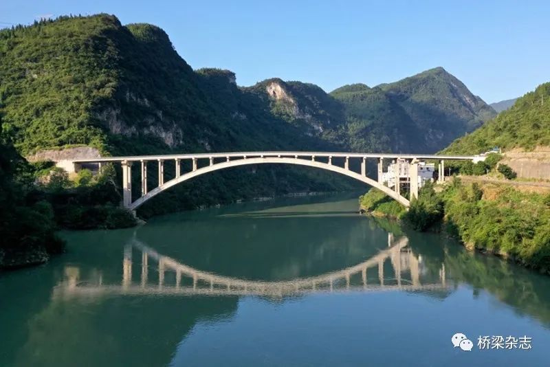 图13 武隆县乌江大桥 结构的突破