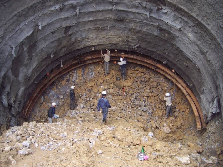 隧道钢拱架连接螺栓图片