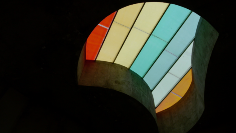 很多地方都做了顶光,需要让阳光从上面照射下来,希望