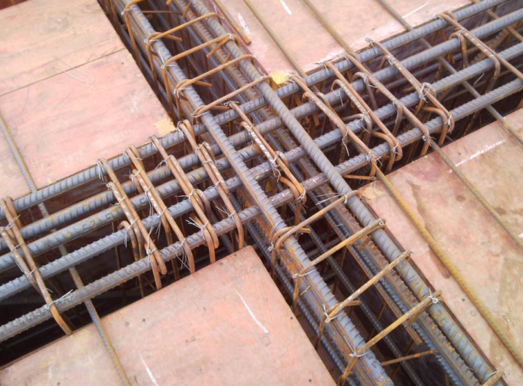 主次梁节点位置正确