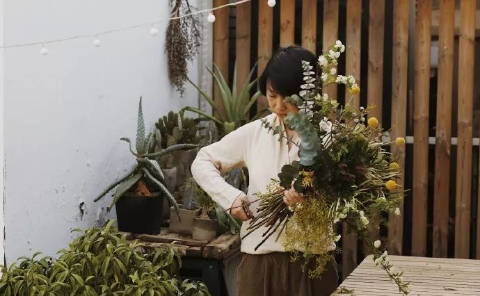 总监半年工作总结资料下载-她辞去总监，在北京胡同开了20㎡花店