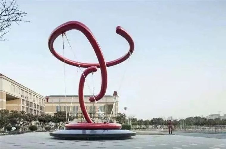 在国内的应用也还是以雕塑为主,如李少航,袁鑫等设计的悬浮系列雕塑