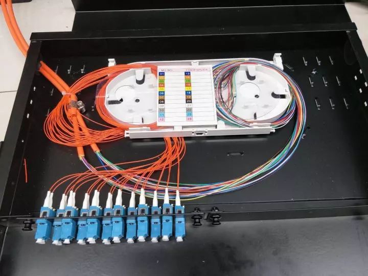 光缆的作用和接法资料下载-图解：光缆、终端盒、尾纤的作用和接法