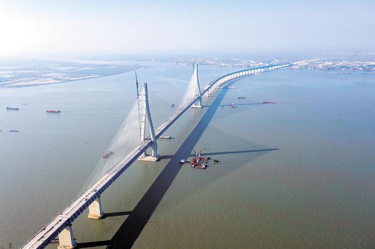 150米系杆拱桥资料下载-探秘沪通长江大桥：又一超级工程“武汉造”