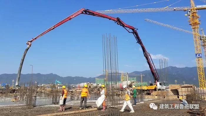 提高墙体混凝土密实度资料下载-夏季混凝土养护怎么做？看完受益无穷！