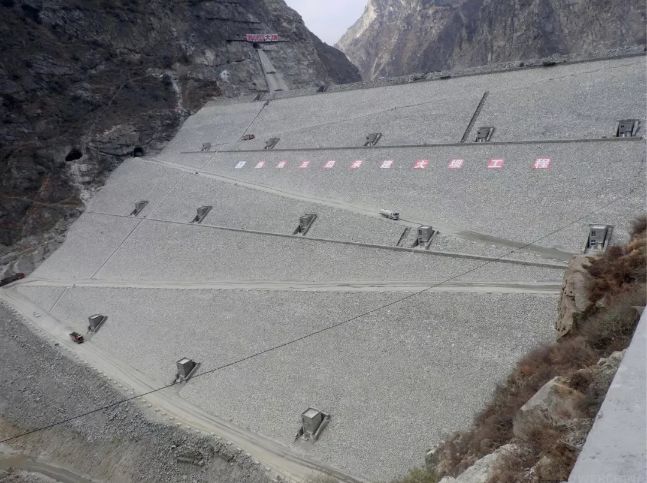 二,土石坝的构造及作用