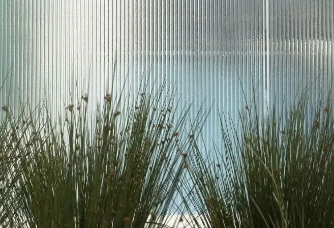 昆明中海巫家坝资料下载-半透明，犹抱琵琶半遮面的景观设计