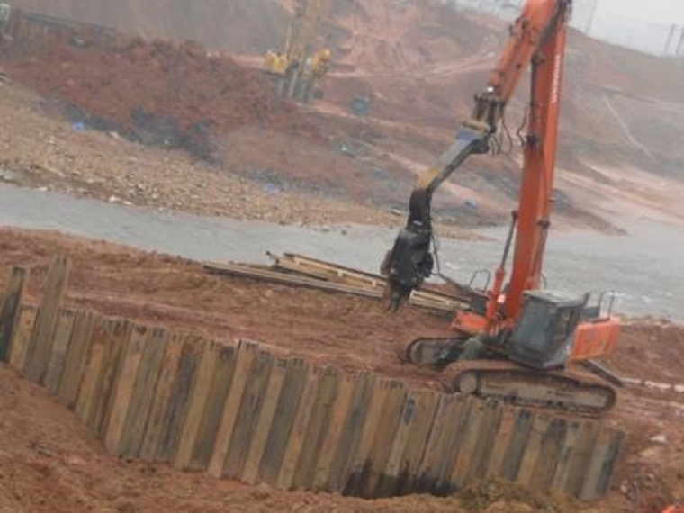 河道基坑单侧钢板桩资料下载-河道加宽钢板桩围堰施工方案