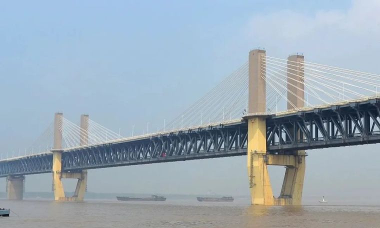 重防腐技术在桥梁钢结构涂装中的应用_6