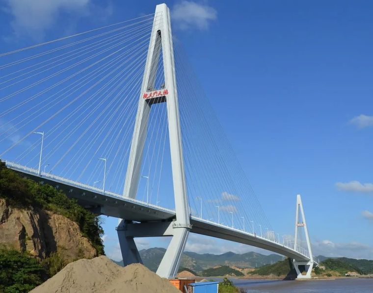 重防腐技术在桥梁钢结构涂装中的应用_4