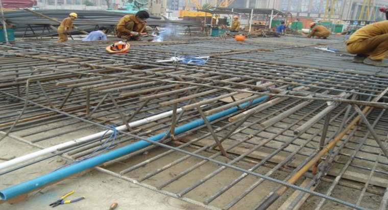 06 安装完成的地下连续墙测斜管