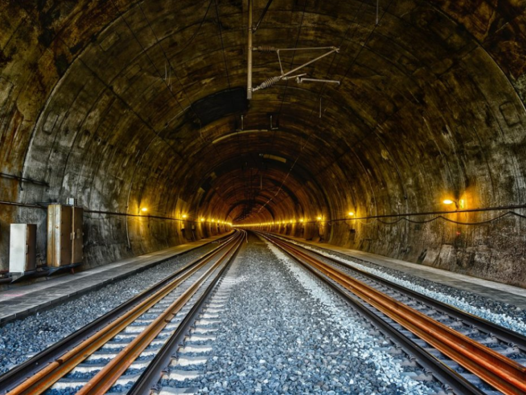 隧道工程概念资料下载-道路隧道工程基础概念培训讲义课件（25页）
