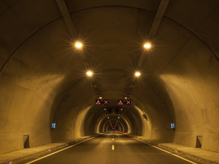 公路隧道路面亮度资料下载-道路隧道路基与路面工程讲义PPT（60页）