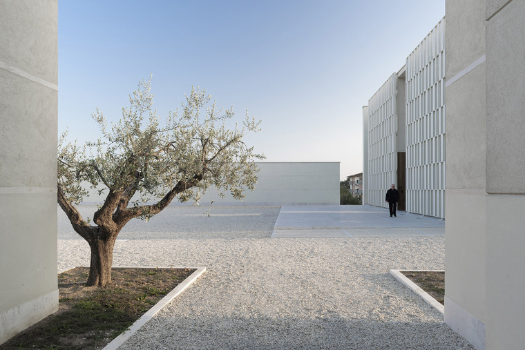 意大利Castel di Lama教堂及社区中心-15-Church-and-community-centre-in-Castel-di-Lama-Italy-by-Studio-Contini