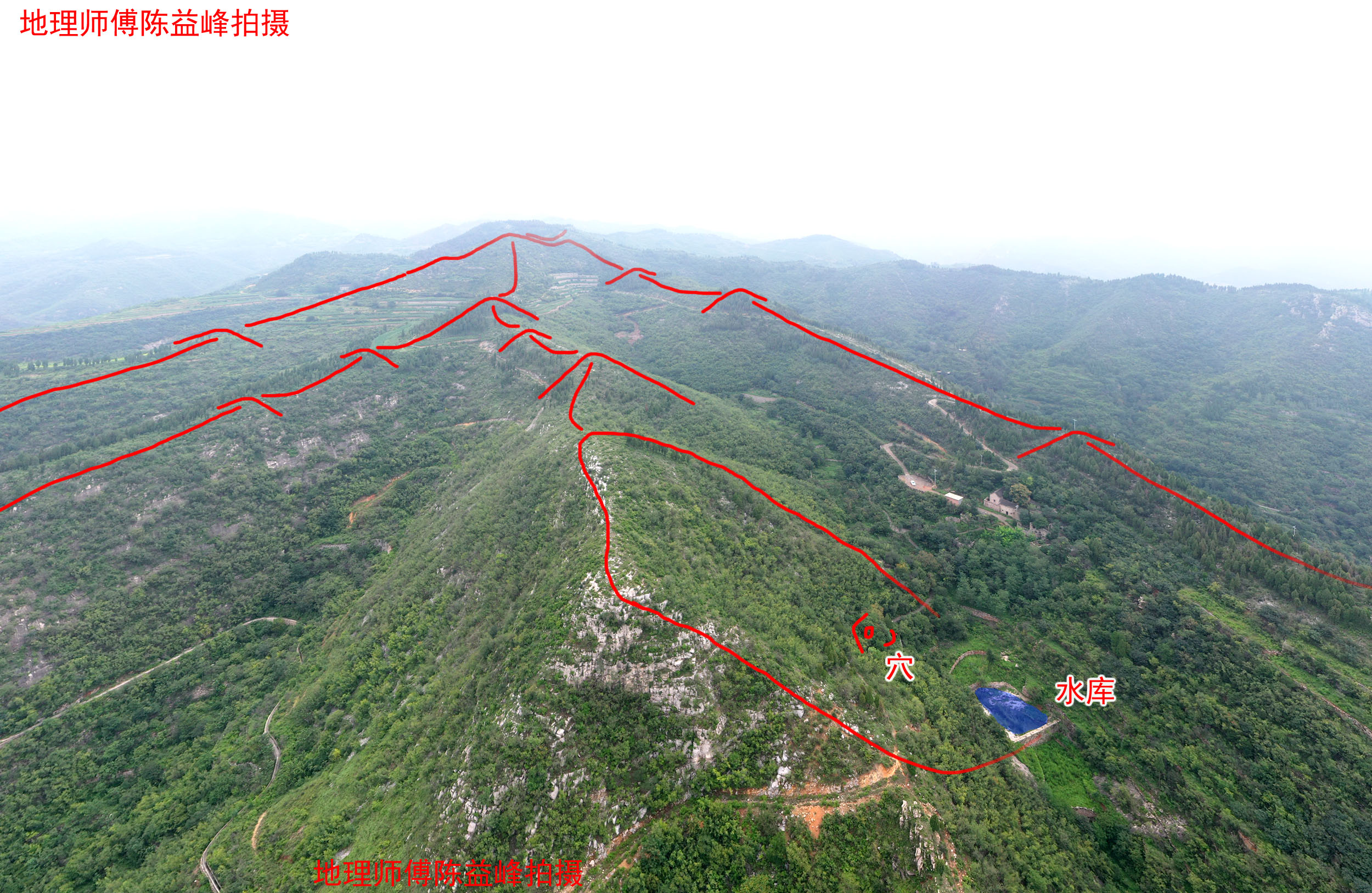 站在少祖山,鸟瞰墓穴和去水