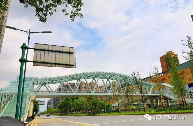 空间管桁架桥资料下载-钢桁架天桥建成过程及注意事项，值得借鉴!