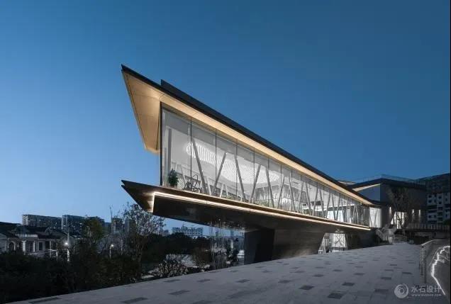 [分享][赏析]21米超长钢结构悬挑的漂浮售楼处