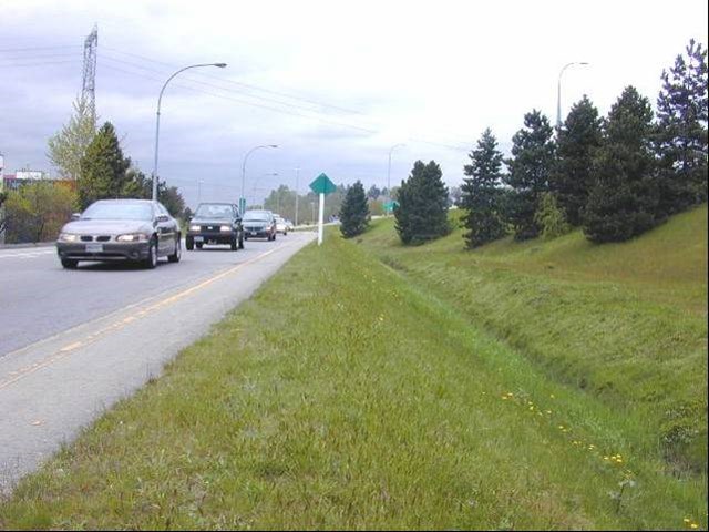 路侧有一定宽度的净区