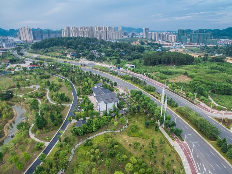 遵义市新浦新区长征大道道路景观