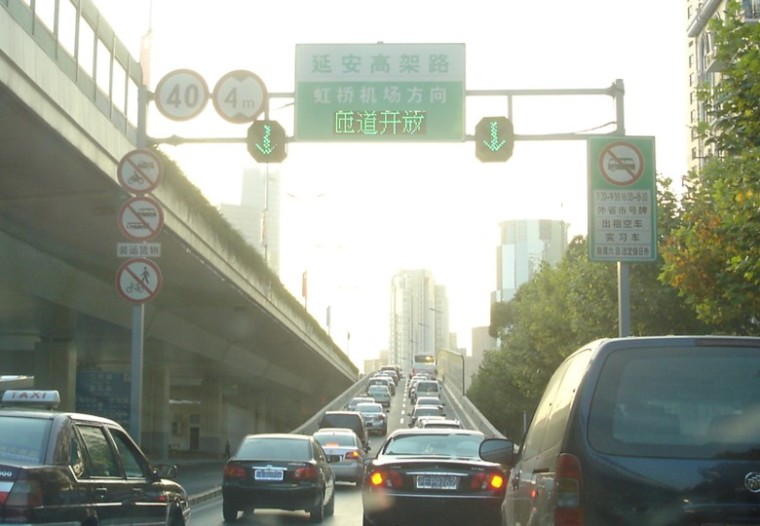 城市快速路交通工程资料下载-城市快速路交通安全与管理设施设计