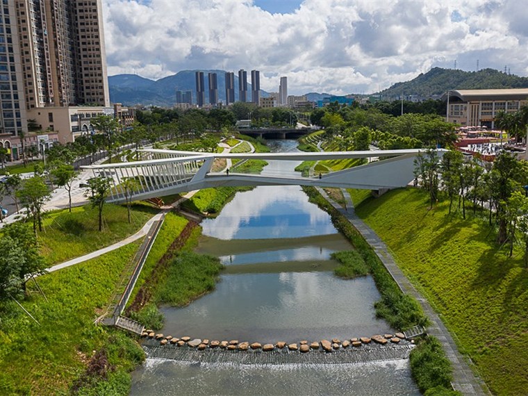 深圳坪山高级中学跨河人行桥