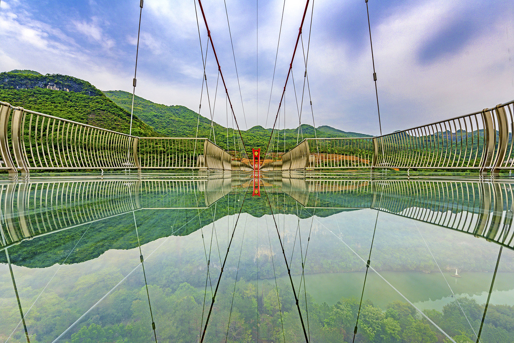 网红玻璃桥! ￥149挑战清远古龙峡, 世界最大玻璃大峡谷！_金马国旅