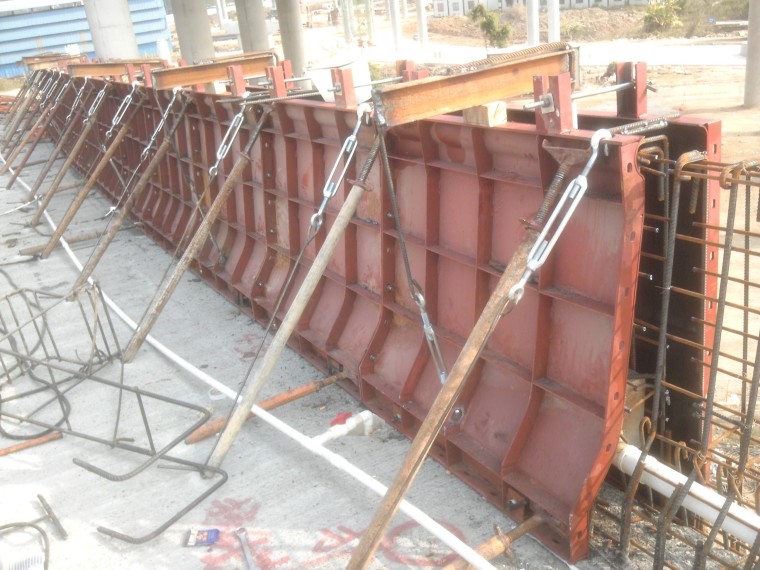 工程护栏资料下载-[广东]高速公路工程桥梁防撞护栏施工方案
