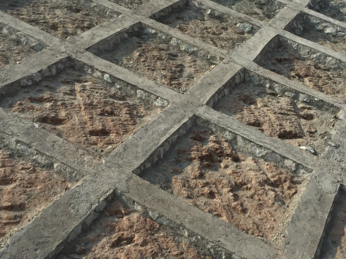 路堑骨架护坡施工图资料下载-提高挖方段菱形网格护坡砌石骨架合格率QC