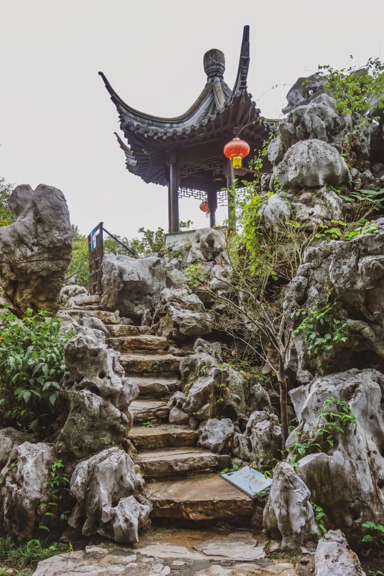 屋建亭,登臨遠眺 攝/陳三歲 水 山,水,二者在中國古代園林中密不可分