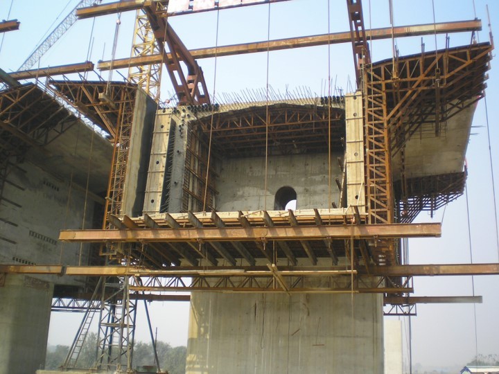 改造工程主要施工设备资料下载-桥梁常备式结构与主要施工设备（ppt）