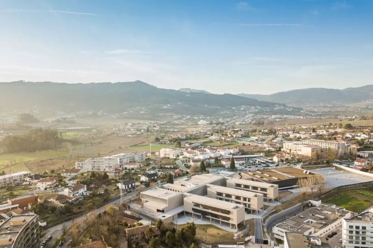 景观模型架空层资料下载-有“架空层”的中小学校设计——空间更丰富