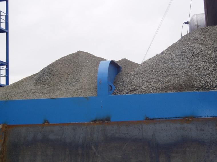 碎石加工质量控制资料下载-沥青路面精细化施工技术及质量控制