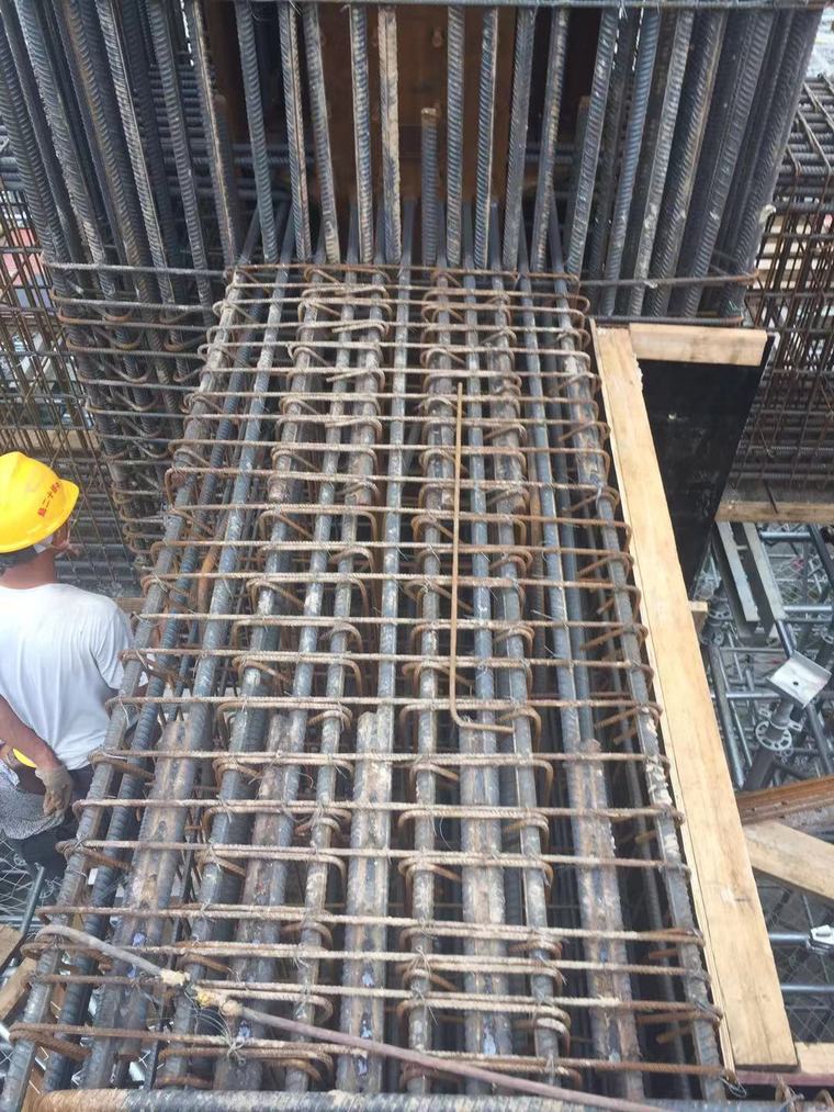 [资料]钢筋混凝土梁与型钢混凝土柱连接 瓶颈技术