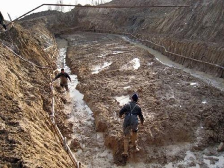 基坑水泥管降水技术交底资料下载-地下车库基坑降水施工方案