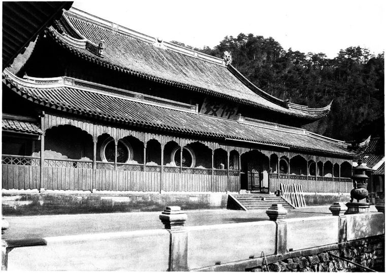 现在的天童寺佛殿花窗   花窗第二次进入历史视野是在1906-1909年之间