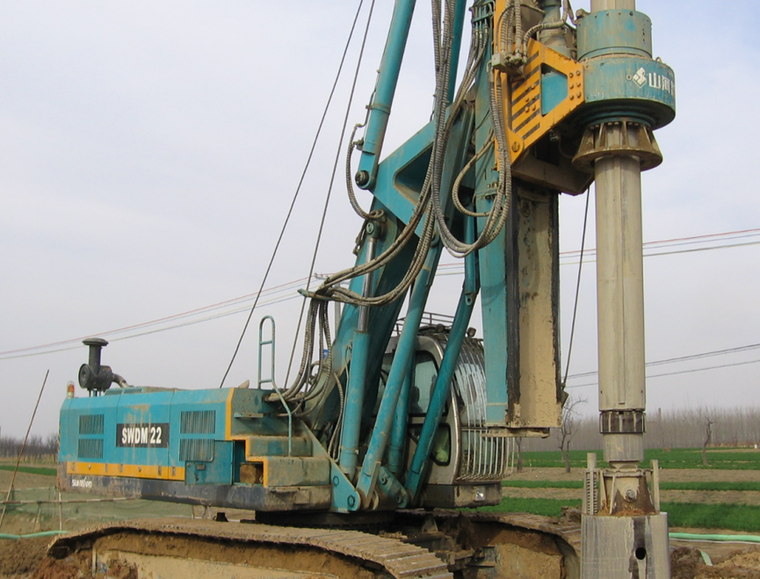 钻机钻孔
