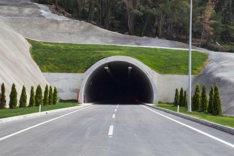 长大铁路隧道施工资料下载-知名国企隧道施工标准化管理专题研讨