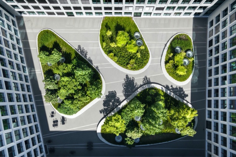 德国KVBW总部大楼的庭院景观实景图7
