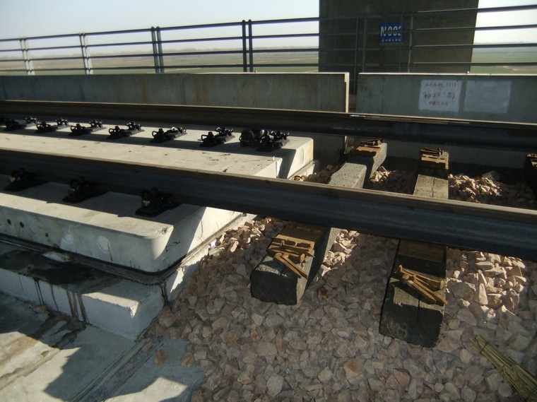 有砟轨道与无砟轨道结合部位