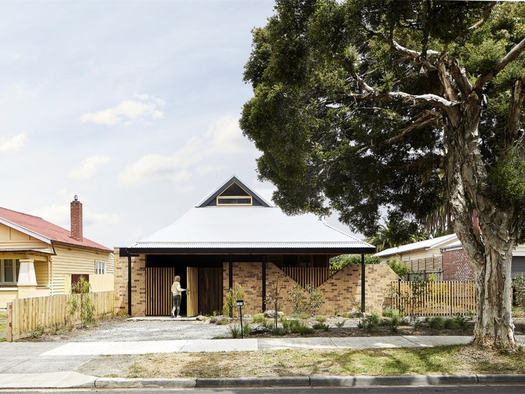坡屋顶住宅方案资料下载-澳大利亚交叉坡屋顶之宅