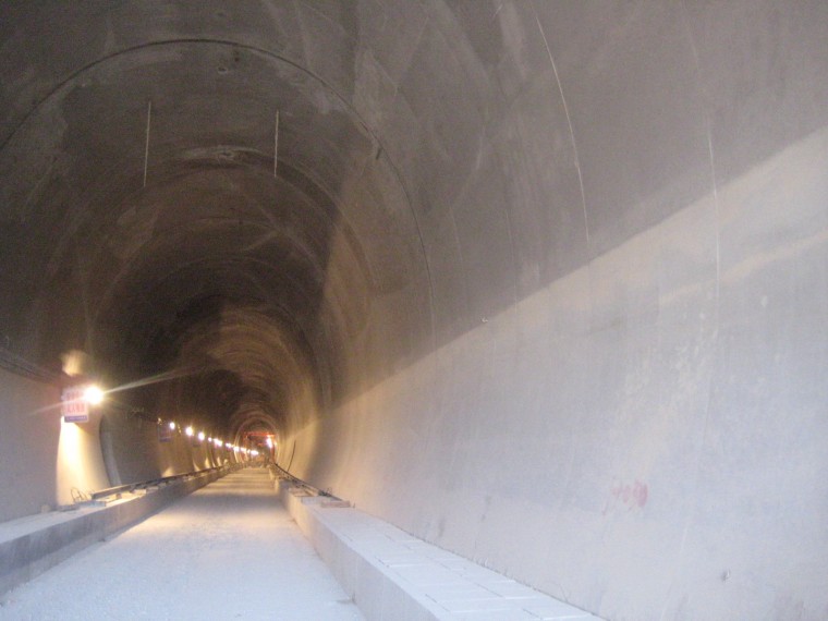 隧道二衬钢保控制措施资料下载-[qc]隧道二衬砼外观质量控制