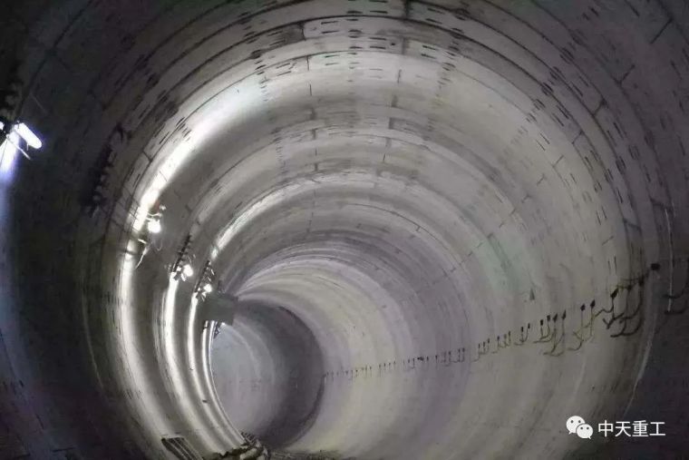 隧道斜交式洞口资料下载-盾构隧道与隐伏溶洞的安全距离研究