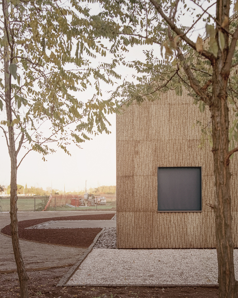 意大利稻草和软木房子-lca architetti-居住建筑案例-筑龙建筑设计