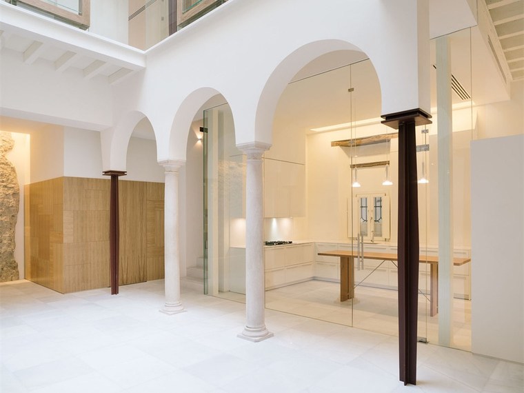 西班牙城墙拱门住宅