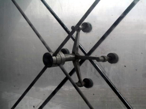 拉索点支式玻璃固定方式