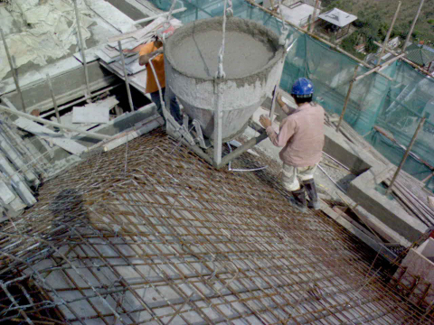 坡屋面混凝土工程浇筑工艺资料下载-[QC成果]现浇钢筋混凝土坡屋面施工质量控制