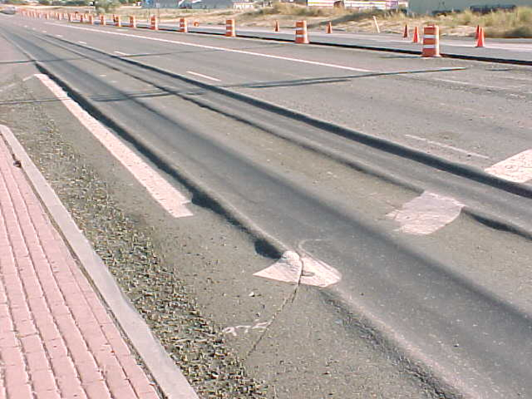 水泥路面质量控制标准资料下载-沥青路面材料组成、施工与质量控制